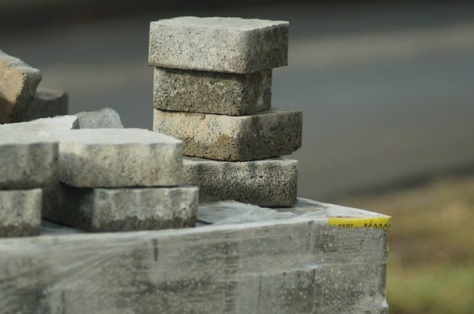 На одній із вулиць Мукачева облаштовують тротуар – 03 На одній із вулиць Мукачева облаштовують тротуар – 03