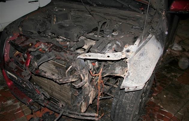 Цієї ночі у Досах спалили автомобіль начальнику ужгородського ВБНОН Василю Швардаку (ФОТО,ВІДЕО) – 04