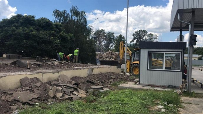 На КПП "Тиса" розпочали будівництво вбиральні – 05