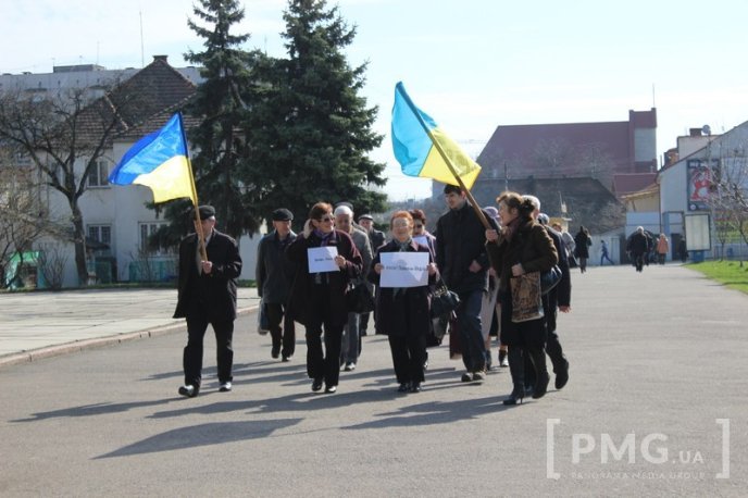 У Мукачеві пройшла акція на підтримку ув’язненої Росією Надії Савченко – 03