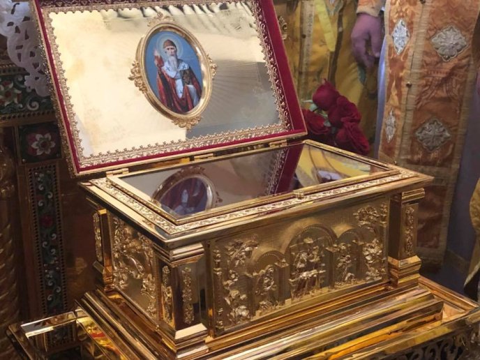 До православного храму в Минаї прибув ковчег з частиною одягу святителя Спиридона  – 06