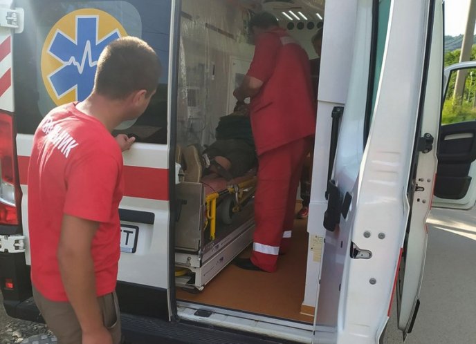 На Закарпатті 17-річного хлопця вкусила змія – 05