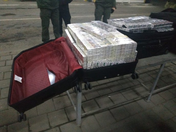 Майже на 6 годин заблокував смугу руху: подробиці скандалу на КПП «Тиса» – 04