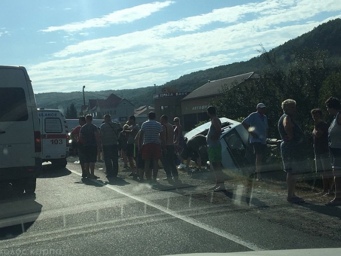 На Мукачівщині пасажирський мікроавтобус потрапив у ДТП – 02