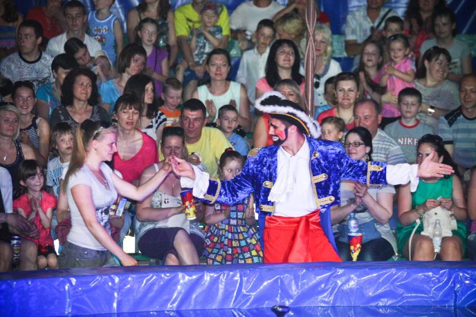 До Мукачева завітає цирк на воді "Рів’єра" – 12 До Мукачева завітає цирк на воді "Рів’єра" – 12