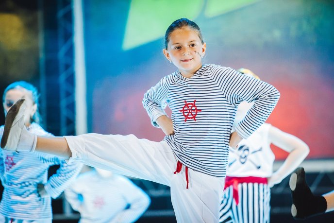 В Ужгороді студія сучасного танцю «Бліц» провела звітний концерт – 48