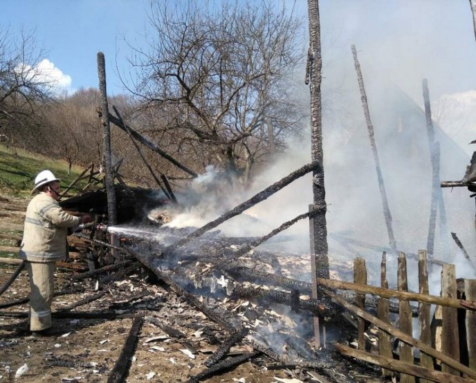 Рятувальники ліквідовували пожежу у Рахові – 01