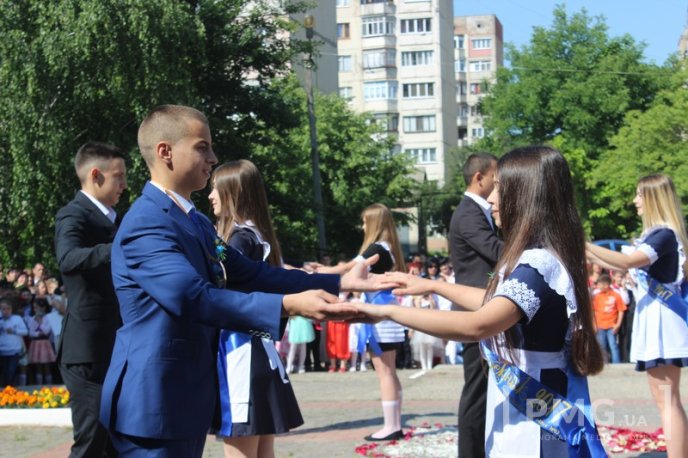 Свято останнього дзвоника відзначили у Мукачівській ЗОШ №13 – 45