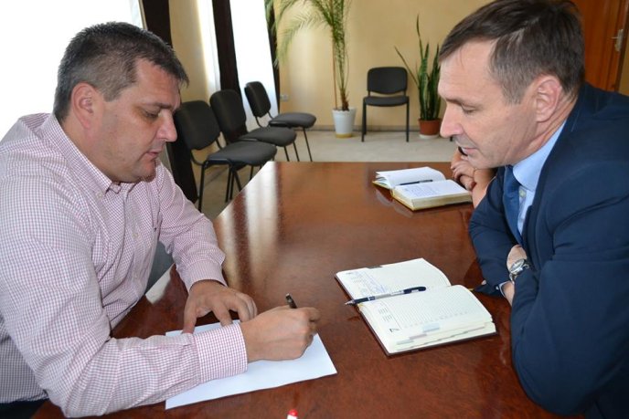 У селі Шом Берегівського району поштове відділення зв’язку перебуває у занедбаному стані – 01 У селі Шом Берегівського району поштове відділення зв’язку перебуває у занедбаному стані – 01