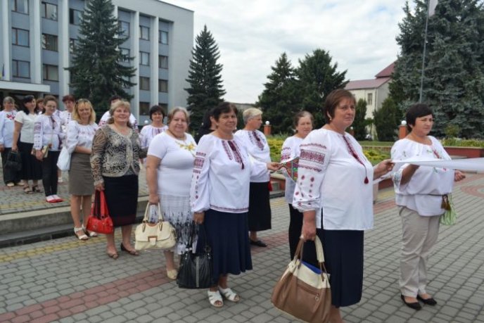 Тячівські майстрині провели районне свято вишитих рушників – 02