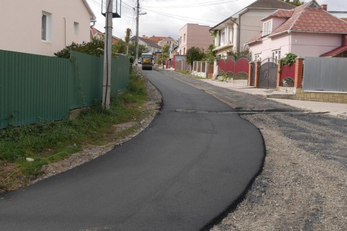 В Ужгороді завершують капремонт на одній із вулиць – 01