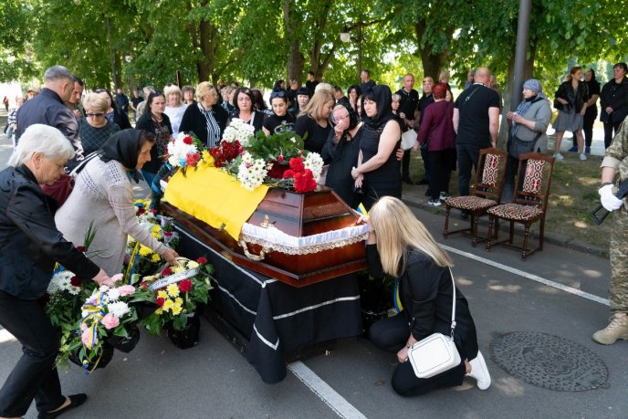 В Ужгороді поховали захисника, який поліг при виконанні бойового завдання кілька днів тому – 01