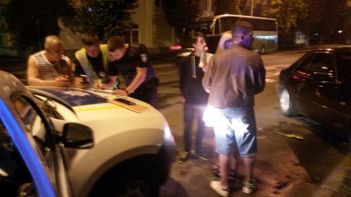 Нічна ДТП в Ужгороді: авто перекинулося – 07