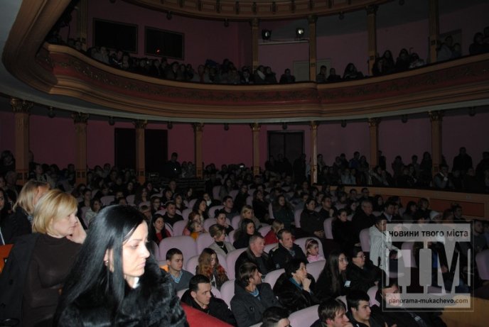 Мукачівські артисти вшанували пам’ять Кузьми Скрябіна великим концертом (ФОТОРЕПОРТАЖ) – 04 Мукачівські артисти вшанували пам’ять Кузьми Скрябіна великим концертом (ФОТОРЕПОРТАЖ) – 04