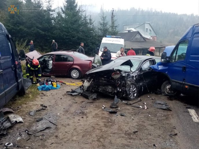 На межі Закарпатської і Львівської областей сталась велика аварія. Є постраждалі – 01 На межі Закарпатської і Львівської областей сталась велика аварія. Є постраждалі – 01