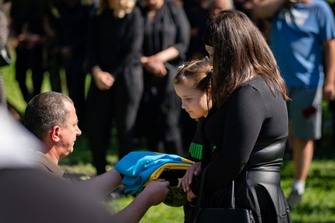 На Закарпатті поховали військового, який врятував десятки побратимів – 10