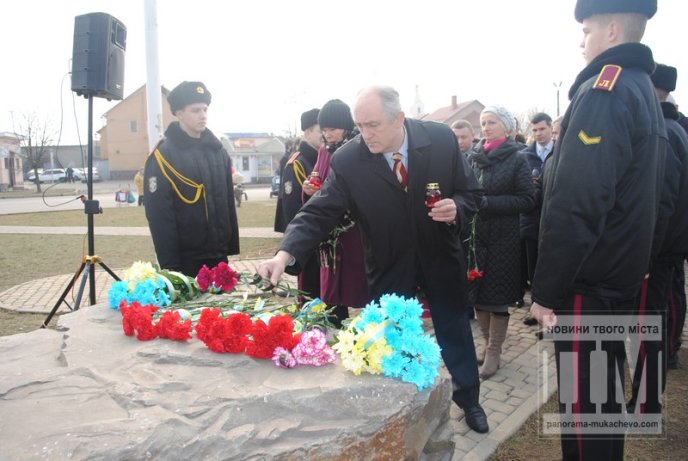 У Мукачеві вшанували річницю трагічних подій на Майдані (ФОТО) – 12