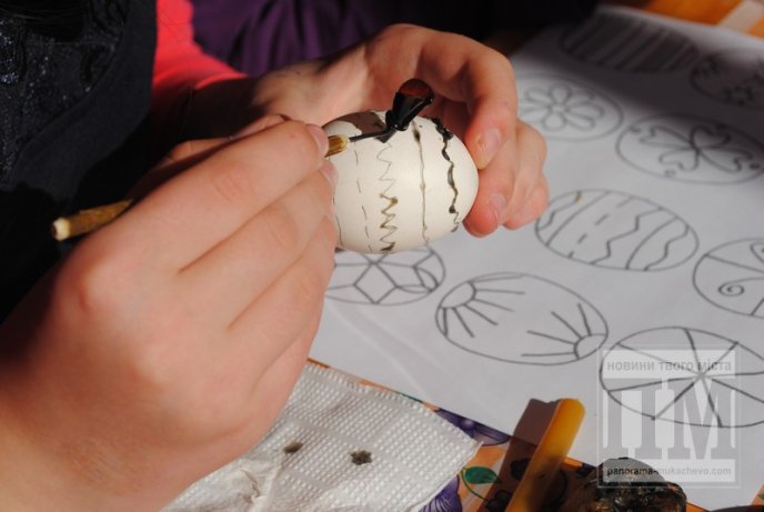 Майстер-клас із писанкарства відбувся у Мукачівській міській бібліотеці (ФОТО) – 05