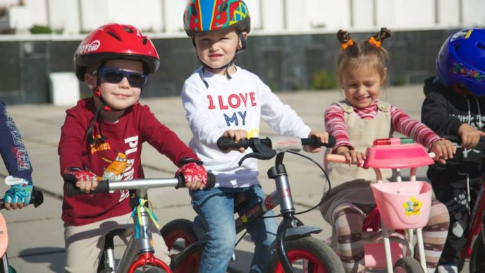 Велодень у Мукачеві: дитячий сміх, дорослий азарт та море позитивних емоцій (ФОТО) – 19