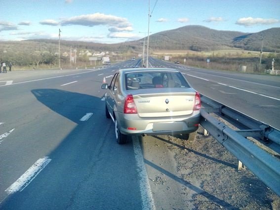 Під Ужгородом водій на пішохідному переході збив дівчину, потерпіла у реанімації – 03