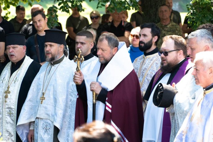 В Ужгороді сьогодні поховали двох молодих Героїв – 06