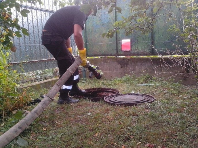 Жінку, яку знайшли мертвою в каналізації, понад тиждень шукали родичі і поліція – 01