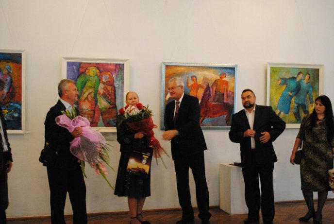 Відома гобеленщиця Лариса Бровді представила свої картини в Мукачеві (ФОТО) – 07