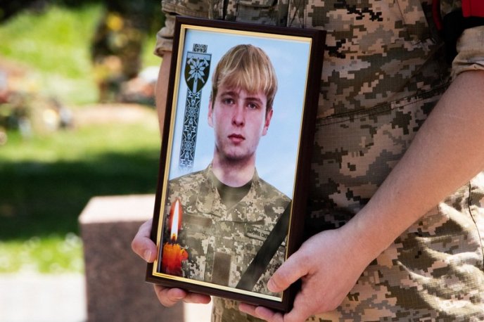 На Закарпатті поховали 22-річного військового – 03