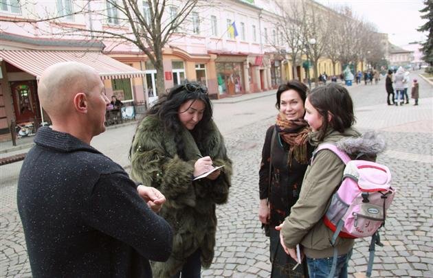 Повернення Лоліти в Мукачево: співачка навідалася в місто, де народилась (ФОТОРЕПОРТАЖ) – 09