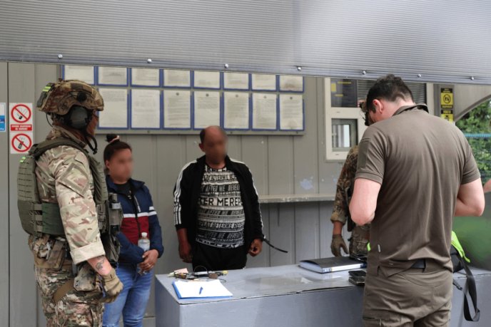 Затримано закарпатця, який хотів перепродати дитину в ЄС за 25 тисяч доларів – 02 Затримано закарпатця, який хотів перепродати дитину в ЄС за 25 тисяч доларів – 02