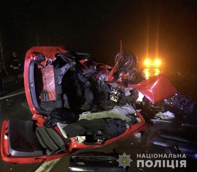 Фатальна ДТП напередодні Нового року: опубліковано фото з місця моторошної аварії – 01