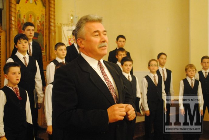 Мукачівський хор хлопчиків присвятив свій виступ загиблому у зоні АТО Роберту Кісу (ФОТО) – 01