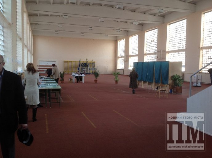 Мукачівці поки що не активно голосують на виборах (ФОТО) – 01