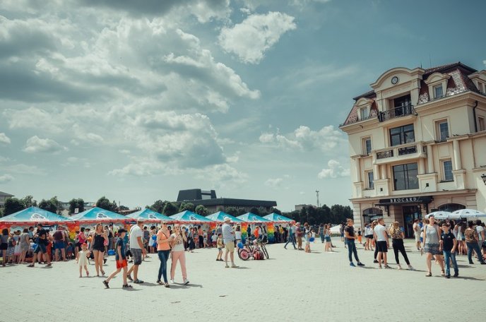 В Ужгороді дітям організували солодке свято – 06