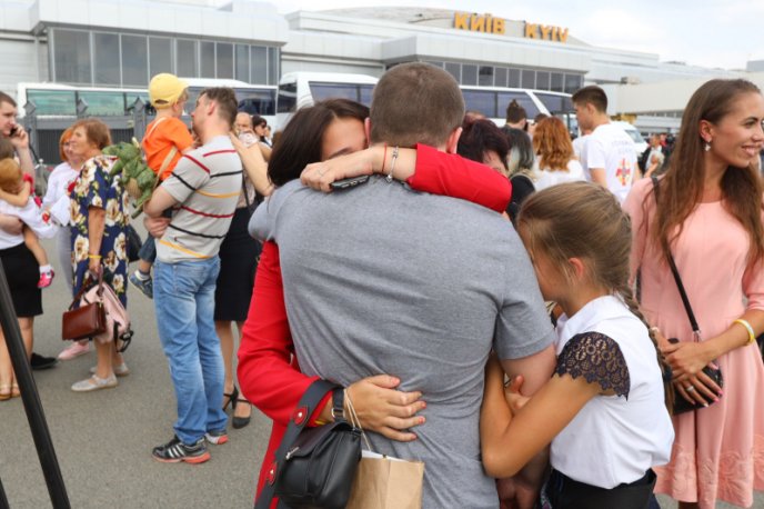 Історичні фото: як зустрічали полонених вдома – 15