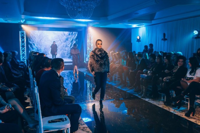 Мода заради життя: на Закарпатті відбувся ІІІ-й благодійний показ мод дизайнерки Роксолани Новак – 61