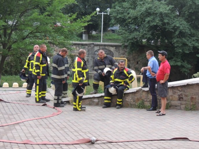 У Берегові горів ресторан «Золота пава» – 12