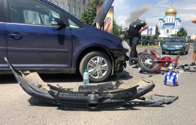 Мотоцикліст потрапив під колеса автівки – 03 Мотоцикліст потрапив під колеса автівки – 03