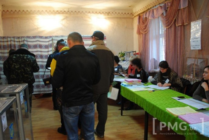 На виборчій дільниці у культурному центрі "Паланок" розпочався процес голосування – 02