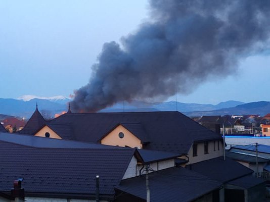 На Рахівщині кілька годин гасили пожежу – 02