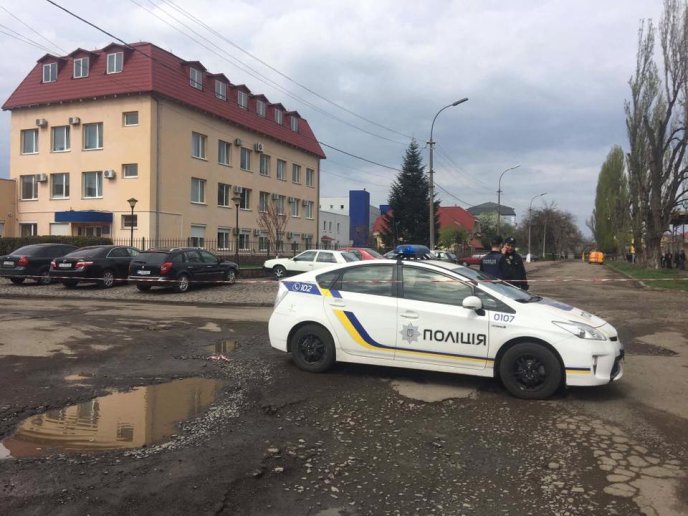 З’явились фото з місця ймовірного замінування "Закарпатгазу" в Ужгороді – 01