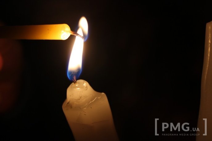 Мукачівці зустріли Благодатний Вогонь, який зійшов у Єрусалимі – 24