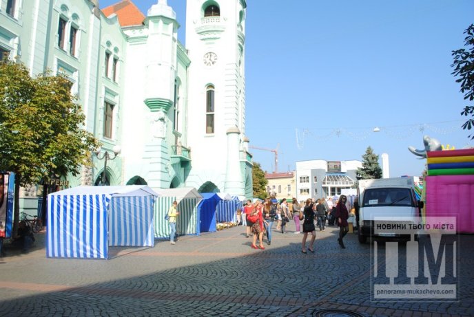 У Мукачеві поспішно запустили ярмарок, щоб прибрати "антибалогівський" намет? (ФОТО) – 04