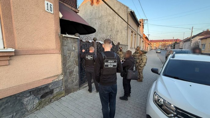 На Закарпатті та ще в двох областях провели обшуки – 01