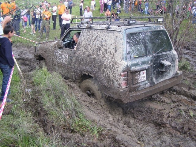 Позашляховики борзалися у багнюці на «Karpaty Trophy 2012» (ФОТО, ВІДЕО) – 06 Позашляховики борзалися у багнюці на «Karpaty Trophy 2012» (ФОТО, ВІДЕО) – 06