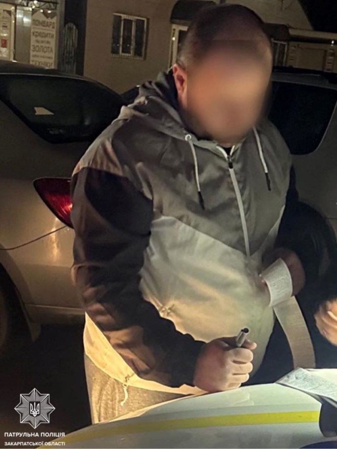 Водій виявився порушником-рецидивістом / фото: Патрульна поліція Закарпаття