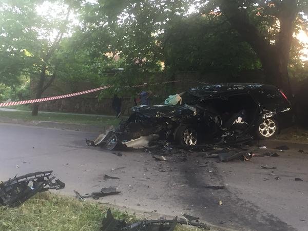 Лікарі не дають жодних прогнозів: в Ужгороді сталася аварія – 03