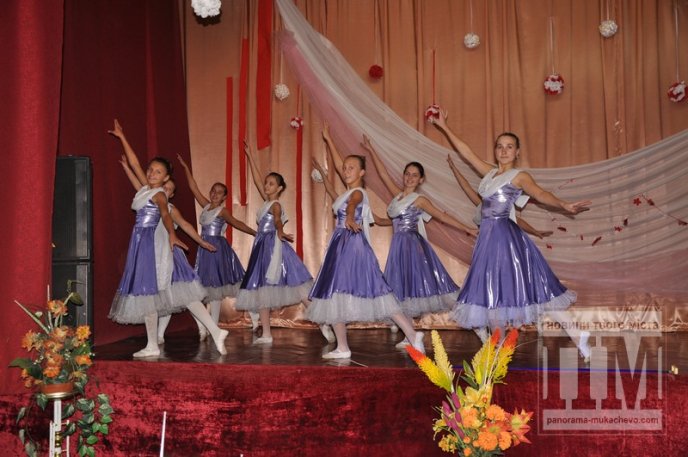 У міському Будинку школярів вітали ветеранів педагогічної ниви (ФОТО) – 33