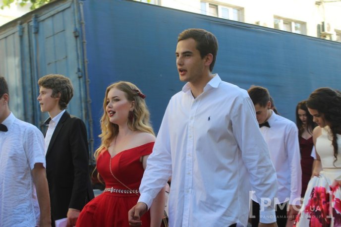 У Мукачеві стартував парад випускників – 15