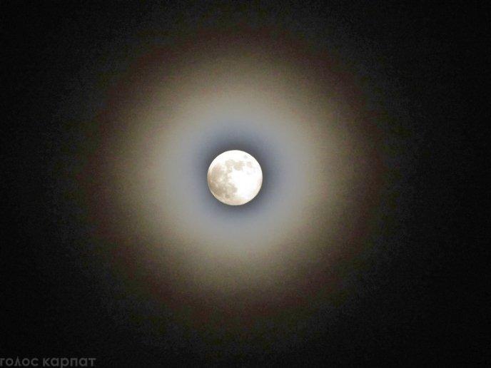 Вночі закарпатці спостерігали унікальне природне явище – 03